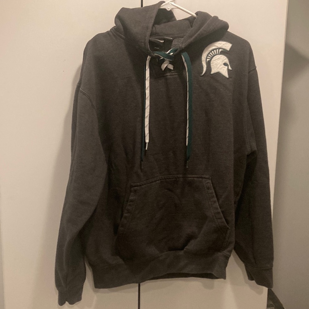 Men’s pullover hoodie ~ MI State University ~ medium ~ hockey laces